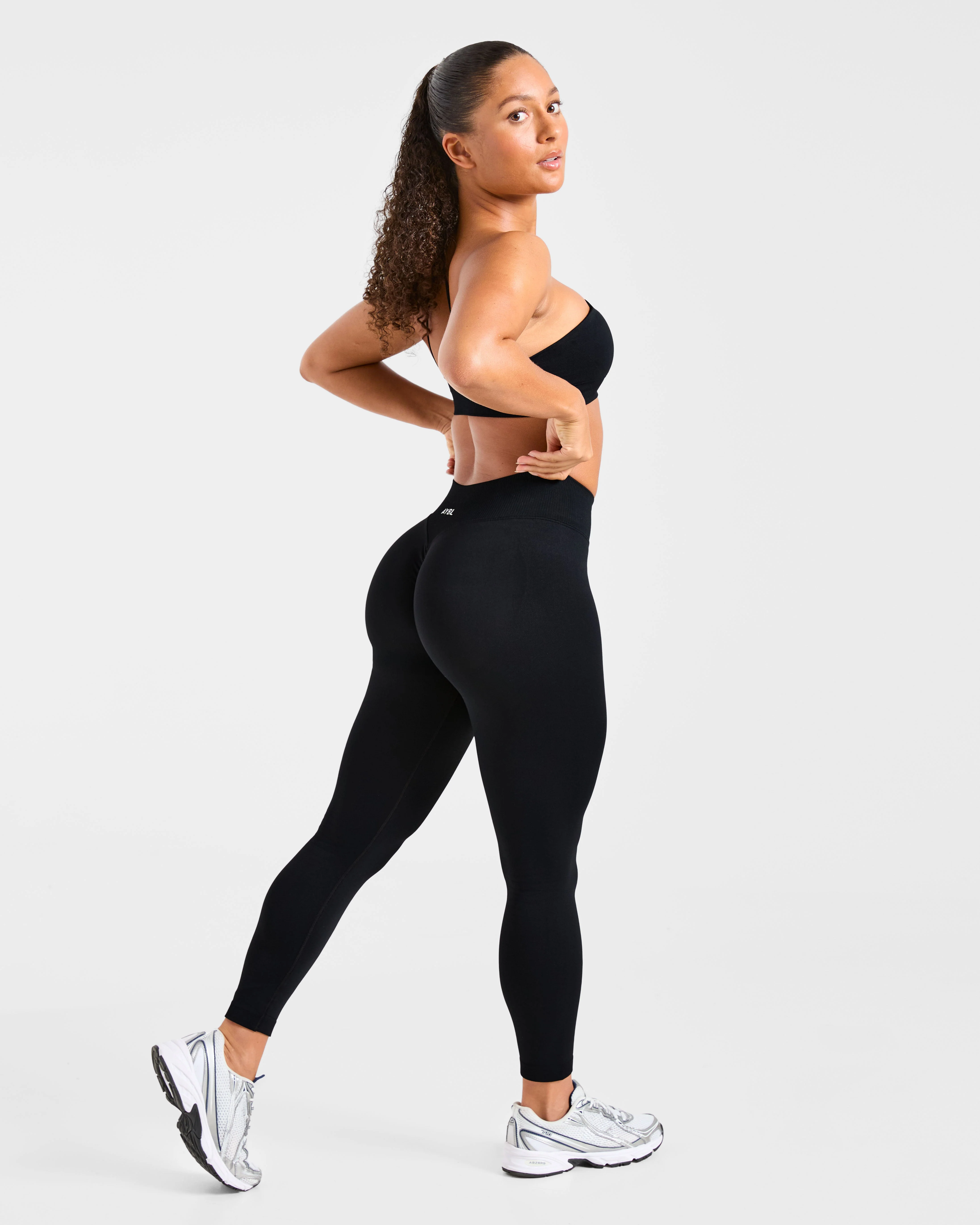 Enhance Seamless One Shoulder Sports Bra - Black - Image 4